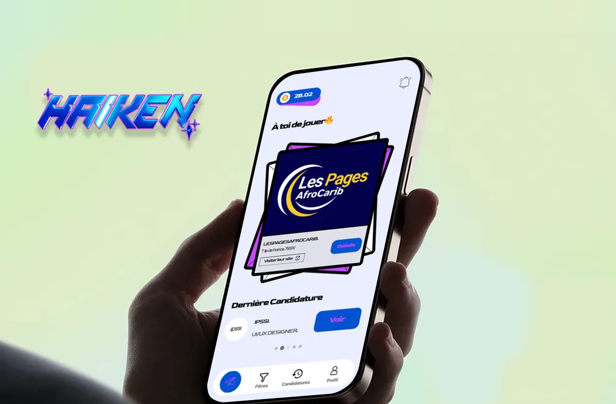 Photographie d’illustration : un téléphone tenu en main affiche une interface d’application, pour la fiche du projet HAIKEN